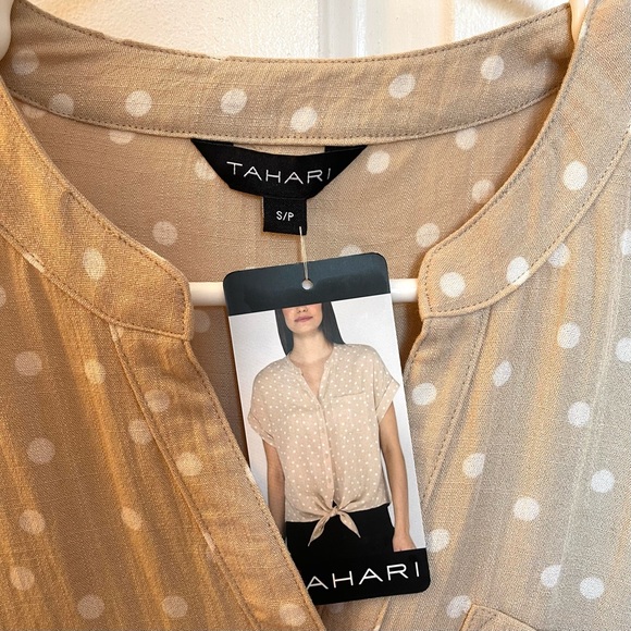 TAHARI Women’s Beige & White Polka Dot Short Sleeves Blouse - Picture 3 of 8